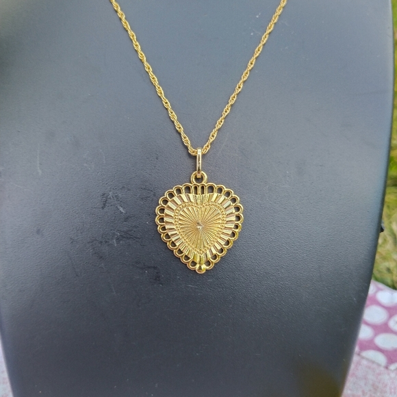 Solid Yellow Gold Heart Flower Pendant &Link Chain Necklace - Picture 5 of 5